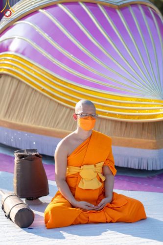 ภาพ No.104381:พระธรรมยาตราร่วมปฏิบัติธรรม และถ่ายภาพหมู่ประวัติศาสตร์ หน้ามหาวิหารพระมงคลเทพมุนี วันที่ 27 ธันวาคม พ.ศ. 2566