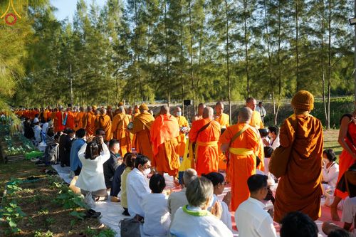 ภาพ No.104990:พิธีตักบาตรพระ ๑,๐๐๐ รูป ฉลองเมืองลำปาง ๑,๓๔๓ ปี วันเสาร์ที่ ๓๐ ธันวาคม พ.ศ. ๒๕๖๖ ณ ศูนย์ปฏิบัติธรรมลำปาง อำเภอเมือง จังหวัดลำปาง