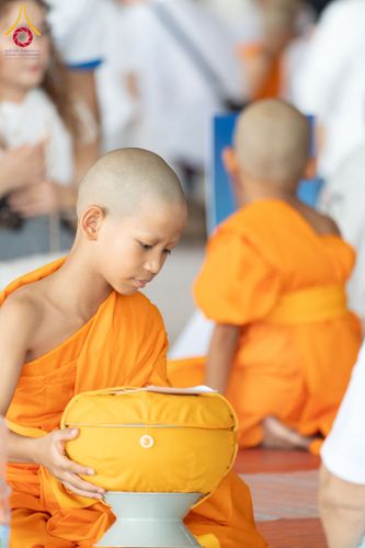 ภาพ No.134966:พิธีถวายบาตรแด่นาคธรรมทายาท ในโครงการบรรพชาสามเณรฟื้นฟูพระพุทธศาสนาทั่วไทย ณ สภาธรรมกายสากล วัดพระธรรมกาย จ.ปทุมธานี วันเสาร์ที่ 6 เมษายน พ.ศ. 2567