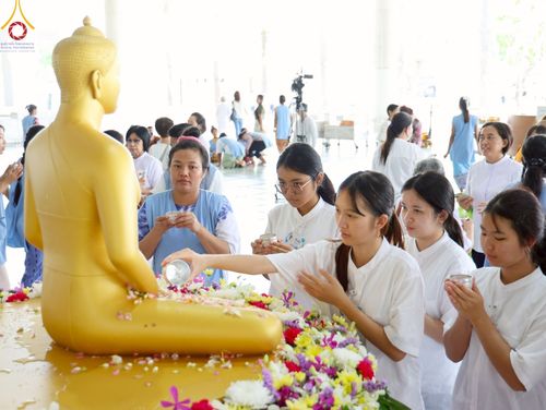 ภาพ No.217506:วันจันทร์ที่ 14 เมษายน พ.ศ. 2568 กิจกรรมสรงน่ำพระ สั่งสมบุญเนื่องในเทศกาลสงกรานต์ 14-16 เมษายน พ.ศ.2568 เวลา 06:00-13:00 น. ณ หอฉันคุณยายอาจารย์ฯ วัดพระธรรมกาย