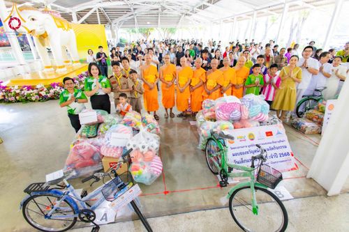 ภาพ No.193489:วัดพระธรรมกาย และ มูลนิธิธรรมกาย มอบของขวัญสนับสนุนงานวันเด็ก วันที่ 8 มกราคม พ.ศ. 2568 ณ อาคารโถงช้างฯ วัดพระธรรมกาย อ.คลองหลวง จ.ปทุมธานี