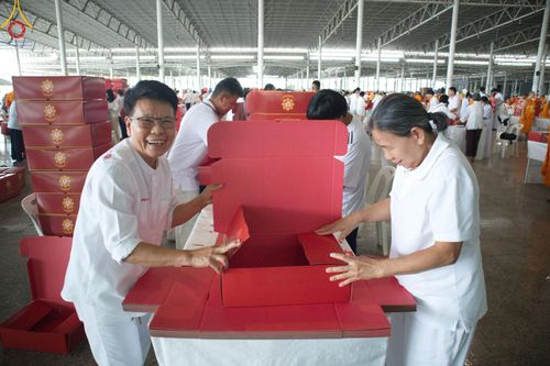 ภาพ No.210862:วันที่ 15 มีนาคม พ.ศ. 2568  บุญบรรจุกล่องไทยธรรม เพื่อถวายแด่พระสังฆาธิการ 40,000 กว่าวัดทั่วไทย ในวันคุ้มครองโลก 22 เมษายน พ.ศ. 2568