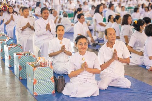 ภาพ No.149892:พิธีตักบาตร , พิธีปฎิบัติธรรม , พิธีถวายภัตตาหารเมนูสวรรค์ ในพรรษาแห่งการเข้าถึงธรรม วันธรรมชัย วันอังคารที่ 27 สิงหาคม พ.ศ.2567 ณ สภาธรรมกายสากล วัดพระธรรมกาย