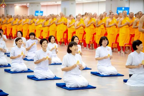 ภาพ No.246532:วันที่ 17 กันยายน พ.ศ. 2568 พิธีรับดวงแก้วนักเรียนบาลี "ดวงแก้วยกชั้นให้ลั่นจักรวาล" ณ ห้องเทวสภา วัดพระธรรมกาย