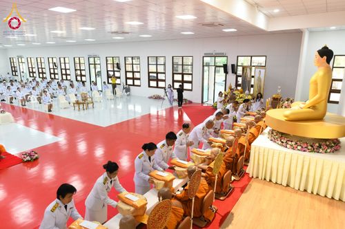 ภาพ No.194747:พิธีเจริญพระพุทธมนต์ และทำบุญตักบาตร ถวายพระราชกุศล แด่พระบาทสมเด็จพระเจ้าอยู่หัว เนื่องในโอกาสพระราชพิธีสมมงคล พระชนมายุเท่าพระบาทสมเด็จพระพุทธยอดฟ้าจุฬาโลกมหาราช สมเด็จพระปฐมบรมกษัตริยาธิราชแห่งพระราชวงศ์จักรี พุทธศักราช 2568 วันที่ 14 มกราคม พ.ศ. 2568