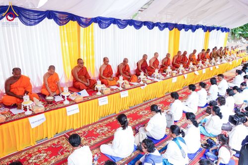 ภาพ No.145493:ศูนย์ปฎิบัติธรรมนครวัด ร่วมกับสำนักงานเจ้าคณะจังหวัดไพลิน ถวายเทียนพรรษา มหาสังฆทานครั้งยิ่งใหญ่ เชื่อมสัมพันธ์ ไทย-กัมพูชา 80 วัด บูชาธรรมธรรมหลวงพ่อธัมมชโย ณ วัดโพธิมาราม จ.ไพลิน ประเทศกัมพูชา วันพุธที่ 17 กรกฎาคม พ.ศ. 2567