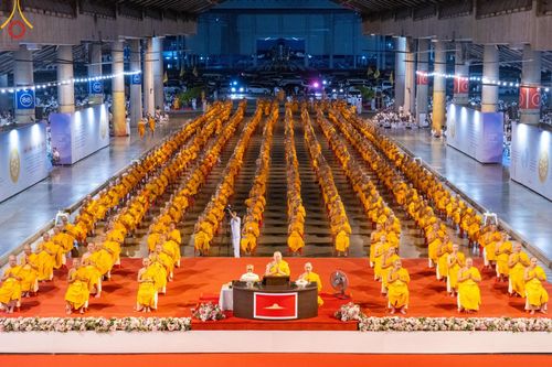 ภาพ No.187609:พิธีฉลองชัยสวดมนต์บทธัมมจักกัปปวัตนสูตร 7,000,000,000 จบ และพิธีสวดมนต์ข้ามปี วันที่ 31 ธันวาคม พ.ศ. 2567 ถึงวันที่ 1 มกราคม พ.ศ. 2568 ณ มหารัตนวิหารคด วัดพระธรรมกาย จ.ปทุมธานี