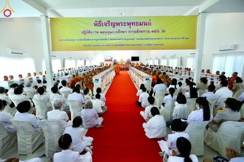 ภาพ No.107294:พิธีเจริญพระพุทธมนต์ ปฏิบัติธรรม มอบทุนการศึกษา ถวายสังฆทาน 140 วัด ณ ศุนย์ปฏิบัติธรรมพระมงคลเทพมุนี อ.สองพี่น้อง จ.สุพรรณบุรี วันเสาร์ที่ 6 มกราคม พ.ศ. 2567