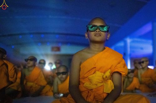 ภาพ No.80648:สามเณรชมนิทรรศการ และสื่อนวัตกรรมพระพุทธศาสนาภาพยนต์ 3 มิติ-จักรวาลนฤมิต ในโครงการบรรพชาสามเณร ฟื้นฟูพระพุทธศาสนาทั่วไทย ประจำปี 2566 ณ วัดพระธรรมกาย จ.ปทุมธานี