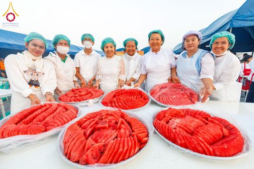 ภาพ No.201792:พิธีถวายภัตตาหารเป็นสังฆทาน แด่พระธรรมยาตรา ณ อนุสรณ์สถานบางปลา วัดบางปลา อำเภอบางเลน จังหวัดนครปฐม ในโครงการธรรมยาตรา กตัญญูบูชา มหาปูชนียาจารย์ พระมงคลเทพมุนี(สด จนฺทสโร) พระผู้ปราบมาร อนุสรณ์สถาน 7 แห่ง ปีที่ 13 วันที่ 26 มกราคม พ.ศ. 2568