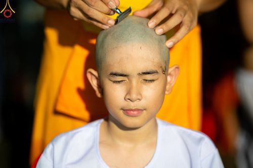ภาพ No.132849:พิธีตัดปอยผม โครงการสามเณรฟื้นฟูพระพุทธศาสนาทั่วไทย ณ มหารัตนวิหารคด26 วัดพระธรรมกาย วันอาทิตย์ที่ 31 มีนาคม พ.ศ. 2567