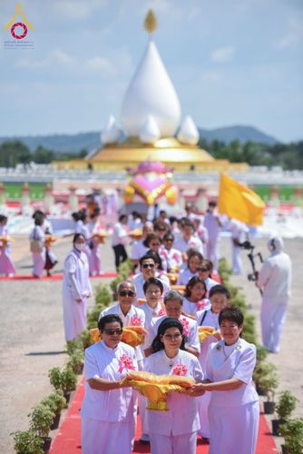 ภาพ No.211511:วันอาทิตย์ที่ 16 มีนาคม พ.ศ. 2568 พิธีทอดผ้าป่าฉลองปทุมเจดีย์ ณ ศูนย์อบรมเยาวชนปัตตานี