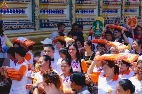 ภาพ No.179237:พิธีทอดกฐิน ณ วัดถ้ำคีรีวงศ์ อ.เปิ้นดัง รัฐเคด้าห์ ประเทศมาเลเซีย ในโครงการกฐินสามัคคีทั่วไทย 30,000 วัด บูชาธรรม 80 ปี หลวงพ่อธัมมชโย โดยคณะศิษยานุศิษย์วัดพระธรรมกาย วันที่ 1 พฤศจิกายน พ.ศ. 2567