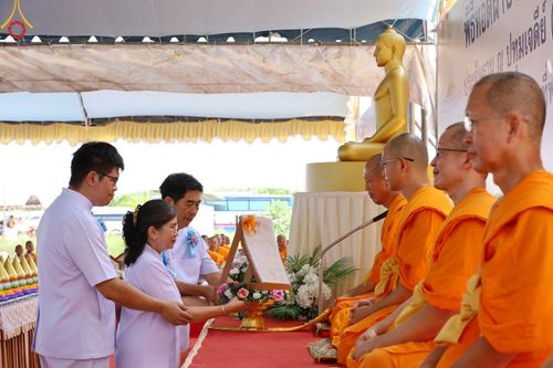 ภาพ No.91387:พิธีทอดผ้าป่ายกยอดดอกบัวสิริปทุมทิพย์  ประดิษฐาน ณ ปทุมเจดีย์  (เจดีย์พระพุทธเจ้า ๕ พระองค์) ณ ศูนย์อบรมเยาวชนจังหวัดปัตตานี 22 ตุลาคม พ.ศ.2566