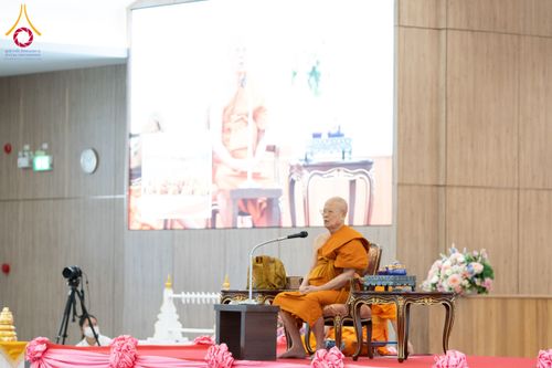 ภาพ No.129277:พิธีมอบรางวัลแก่สามเณรผู้สอบผ่าน โครงการสามเณรทรงพระปาฏิโมกข์ ณ ค่ายจองแชมป์ หมู่กุฏิสามเณรเปรียญธรรม วัดพระธรรมกาย วันอาทิตย์ที่ ๑๐ มีนาคม พ.ศ.๒๕๖๗