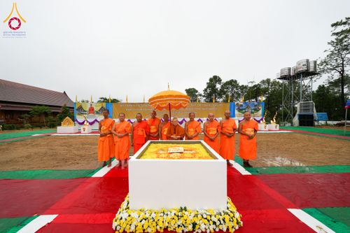 ภาพ No.174087:พิธีวางศิลาฤกษ์มหาสมบัติ โปรยรัตนชาติบ่อมงคลเศรษฐี ติดแผ่นทอง ลูกนิมิต - ช่อฟ้า เพื่อสถาปนาสร้างอุโบสถ บูชาธรรม 80 ปีหลวงพ่อธัมมชโย ณ วัดทุ่งเจริญธรรม อ.อมก๋อย จ.เชียงใหม่ วันที่ 8 พฤศจิกายน พ.ศ. 2567