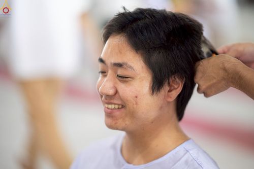 ภาพ No.228505:วันเสาร์ที่ 7 มิถุนายน พ.ศ. 2568 พิธีปลงผมโครงการอุปสมบทหมู่ธรรมทายาท ระดับอุดมศึกษา รุ่นที่ 52 ภาคฤดูฝน ณ วิหารคด 9 วัดพระธรรมกาย