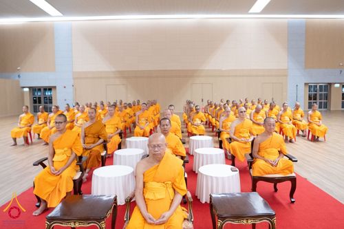 ภาพ No.146013:พิธีเจริญพระพุทธมนต์ ปฏิบัติธรรมเจริญสมาธิภาวนา เพื่อถวายเป็นพระราชกุศล แด่พระบาทสมเด็จพระเจ้าอยู่หัว เนื่องในโอกาสพระราชพิธีมหามงคล เฉลิมพระชนมพรรษา 6 รอบ 28 กรกฎาคม 2567 วันอาทิตย์ที่ 28 กรกฎาคม พ.ศ. 2567  ณ ห้องแก้วสารพัดนึก 2 สภาธรรมกายสากล