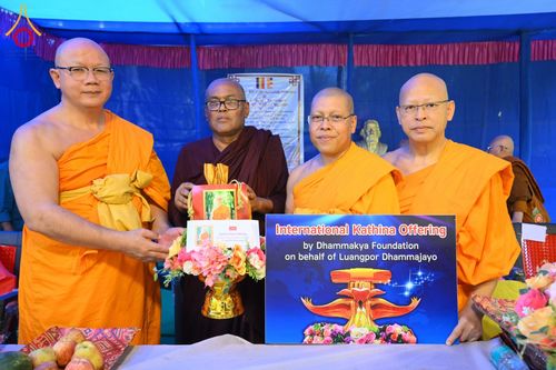 ภาพ No.179405:พิธีทอดกฐินสมทบ ณ วัดสันตินิเกตัน (Santiniketan Temple) เมืองกัลกัตตา ประเทศอินเดีย วันที่ 9 พฤศจิกายน พ.ศ. 2567 เพื่อสร้างโรงพยาบาลสำหรับชุมชน Santiniketan Ambedga Buddhist welfare mission