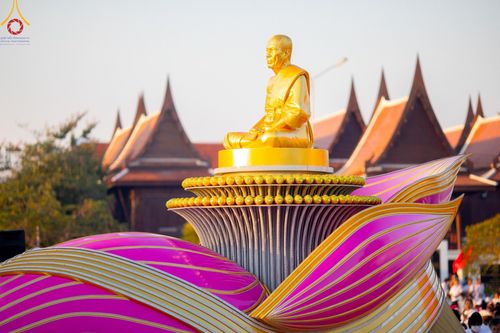 ภาพ No.195328:พิธีตักบาตรพระธรรมยาตรา ณ อนุสรณ์สถานลำดับที่ 3 สถานที่เกิดใหม่ในเพศสมณะ วัดสองพี่น้อง ต.ต้นตาล อ.สองพี่น้อง จ.สุพรรณบุรี ในโครงการธรรมยาตรา กตัญญูบูชา มหาปูชนียาจารย์ พระมงคลเทพมุนี(สด จนฺทสโร) พระผู้ปราบมาร ปีที่ 13 วันที่ 15 มกราคม พ.ศ.2568