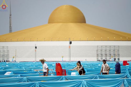 ภาพ No.218444:วันที่ 15 - 18 เมษายน พ.ศ. 2568 การเตรียมภาชนะสำหรับถวายภัตตาหาร , การจัดโต๊ะเก้าอี้ในลานธรรม , การแพ็คพัสดุงานต้อนรับ เพื่องานวันคุ้มครองโลก 22 เมษายน พ.ศ.2568 วัดพระธรรมกาย