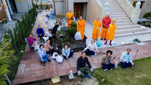 การเตรียมงาน ขุมหลุมเพื่อพิธีฝังลูกนิมิต ณ วัดพระธรรมกายโทชิหงิ ประเทศญี่ปุ่น วันพฤหัสบดีที่ 16 พฤษภาคม พ.ศ. 2567