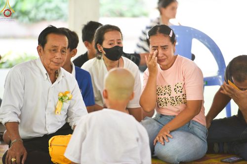 ภาพ No.135209:พิธีตัดปอยผม, พิธีขอขมารับผ้าไตร, พิธีบรรพชา, พิธีถวายบาตร ในโครงการบรรพชาสามเณร ฟื้นฟูพระพุทธศาสนาทั่วไทย  ณ ศูนย์ปฏิบัติธรรมบุญประสาน ต.พญาเย็น อ.ปากช่อง จ.นครราชสีมา วันที่ 5 เมษายน พ.ศ. 2567