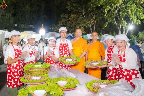 ภาพ No.189402:พิธีถวายภัตตาหารเป็นสังฆทาน แด่พระธรรมยาตรา ในโครงการธรรมยาตรา กตัญญูบูชา มหาปูชนียาจารย์ พระมงคลเทพมุนี(สด จนฺทสโร) พระผู้ปราบมาร อนุสรณ์สถาน 7 แห่ง ปีที่ 13 ณ อนุสรณ์สถานมหาวิหารพระมงคลเทพมุนี (โลตัสแลนด์) อ.สองพี่น้อง จ.สุพรรณบุรี วันที่ 5 มกราคม 2568