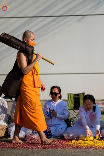 ภาพ No.110636:พิธีต้อนรับพระธรรมยาตรา ในโครงการธรรมยาตรากตัญญูบูชา มหาปูชนียาจารย์ พระมงคลเทพมุนี(สด จนฺทสโร) พระผู้ปราบมาร อนุสรณ์สถาน 7 แห่ง ปีที่ 12 วันที่ 11 มกราคม พ.ศ. 2567 ณ อนุสรณ์สถานลำดับที่ 3 สถานที่เกิดใหม่ในเพศสมณะ วัดสองพี่น้อง จ.สุพรรณบุรี