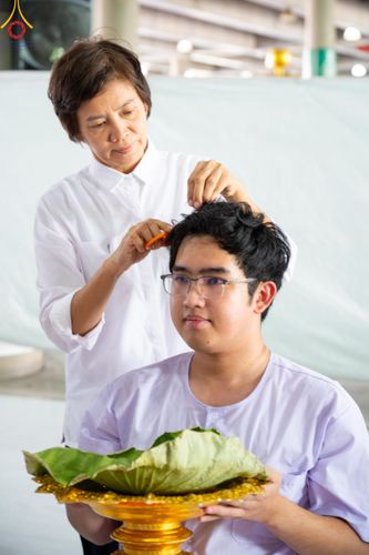 ภาพ No.140248:พิธีตัดปอยผมและปลงผม โครงการอุปสมบทหมู่ธรรมทายาท ระดับอุดมศึกษา รุ่นที่ 51 ภาคฤดูฝน วันเสาร์ที่ 8 มิถุนายน พ.ศ.2567 ณ มหารัตนวิหารคด 9 วัดพระธรรมกาย