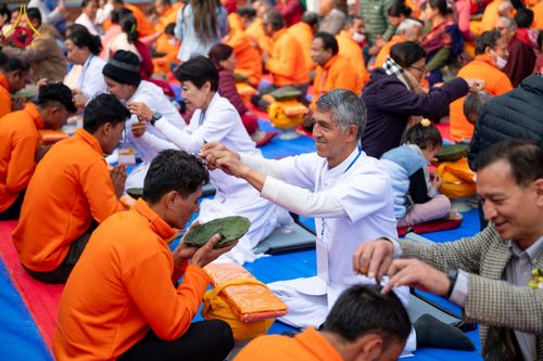 ภาพ No.129699:พิธีตัดปอยผมและแห่นาคธรรมทายาท ในโครงการบรรพชา 1,250 รูป ณ แดนประสูติ สวนลุมพินี ประเทศเนปาล วันที่ 2 มีนาคม พ.ศ. 2567