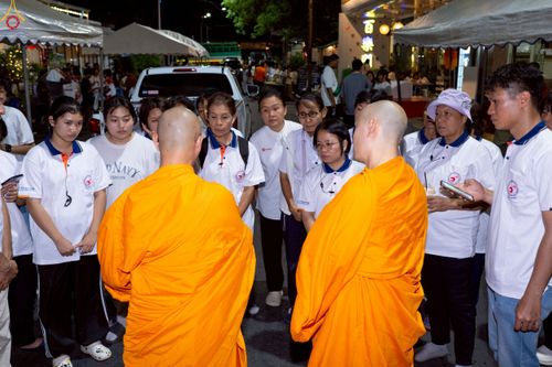 ภาพ No.237327:วันที่ 9-10 สิงหาคม พ.ศ. 2568 การเตรียมงาน เก็บงาน ของเจ้าหน้าที่ทุกสถานะ ในงานมหาสังฆทาน ตักบาตรพระ 10,000 รูป ใจกลางเมืองหาดใหญ่ จ.สงขลา