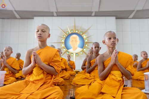 ภาพ No.229666:วันที่ 25 มิถุนายน พ.ศ. 2568 (แรม 15 ค่ำ เดือน 7) พิธีบุพเปตพลี ครั้งที่ 166 ร่วมอุทิศบุญแด่หมู่ญาติที่ล่วงลับไปแล้ว และสืบทอดอายุพระพุทธศาสนา ณ หอฉันคุณยายอาจารย์ฯ วัดพระธรรมกาย