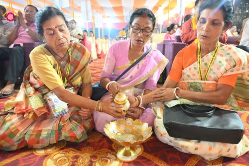 ภาพ No.179744:พิธีทอดกฐินสมทบ ณ วัดพุทธบังคลาเทศ (Bangladesh Buddhist Monastery, Bodhgaya)  เมืองพุทธคยา ประเทศอินเดีย วันที่ 11 พฤศจิกายน พ.ศ. 2567