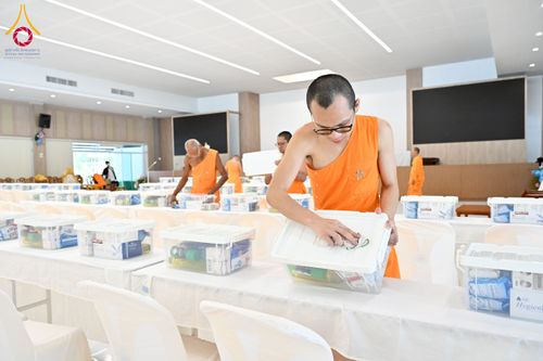 ภาพ No.225910:วันเสาร์ที่ 24 พฤษภาคม พ.ศ. 2568 พิธีถวายสังฆทาน 323 วัด ปีที่ 21 ครั้งที่ 177 พิธีมอบกองทุนหนุนแรงใจช่วยครูใต้ ปีที่ 18 ครั้งที่ 141 และพิธีทำบุญอุทิศส่วนกุศลให้ผู้วายชนม์ ณ ศูนย์ปฏิบัติธรรมภาคใต้ จ.สงขลา