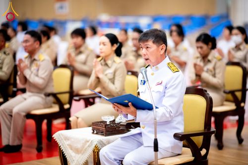 ภาพ No.208773:พระบาทสมเด็จพระเจ้าอยู่หัวทรงพระกรุณาโปรดเกล้าฯ พระราชทานภัตตาหารพระราชทาน แด่พระภิกษุ สามเณร ในการสอบบาลีสนามหลวง ณ วัดพระธรรมกาย วันที่ 22 กุมภาพันธ์ พ.ศ. 2568 ณ วัดพระธรรมกาย อำเภอคลองหลวง จังหวัดปทุมธานี