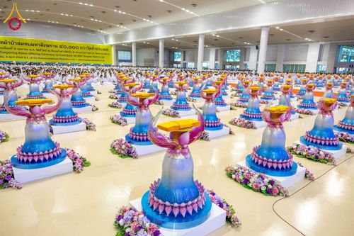 ภาพ No.215289:วันอาทิตย์ต้นเดือนที่ 6 เมษายน พ.ศ. 2568 พิธีบูชาข้าวพระ สภาธรรมกายสากล วัดพระธรรมกาย