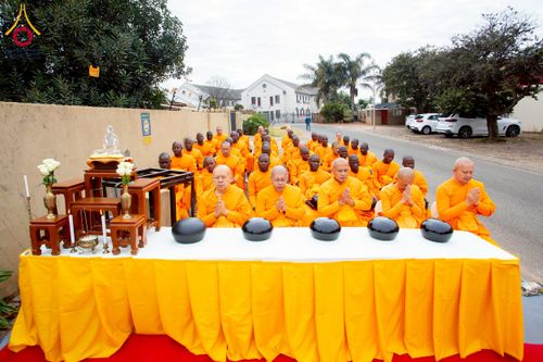 ภาพ No.232987:วันอาทิตย์ 29 มิถุนายน พ.ศ. 2568 กิจกรรมอบรมธรรมทายาทแอฟริกาใต้  ปฏิบัติธรรมสร้างสันติสุขภายใน แสงแห่งพุทธธรรมสู่แผ่นดินแอฟริกาใต้ ณ บริเวณหน้าวัดพระธรรมกายโจฮันเนสเบิร์ก