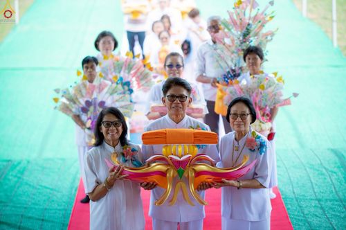 ภาพ No.255255:วันที่ 12 ตุลาคม พ.ศ. 2568 พิธีอัญเชิญพระบรมสารีริกธาตุและบรรจุ ลงในพระเกตุพระประธาน , พิธีทอดกฐินสามัคคีทั่วไทย 30,000 วัด โดยคณะศิษยานุศิษย์ วัดพระธรรมกาย  บูชาธรรม 81 ปี หลวงพ่อธัมมชโย ณ ธุดงคสถานเขาย้อย จ.เพชรบุรี