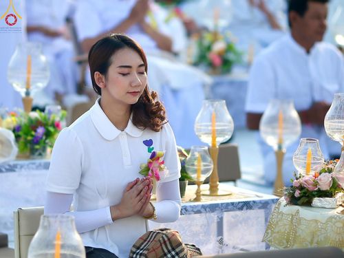 ภาพ No.192633:พิธีจุดประทีปถวายเป็นพุทธบูชา และบูชาธรรมมหาปูชนียาจารย์ ณ อนุสรณ์สถานคลองบางนางแท่น อ.สามพราน จ.นครปฐม ในโครงการธรรมยาตรา กตัญญูบูชา มหาปูชนียาจารย์ พระมงคลเทพมุนี(สด จนฺทสโร) พระผู้ปราบมาร อนุสรณ์สถาน 7 แห่ง ปีที่ 13 วันที่ 10 มกราคม พ.ศ. 2568
