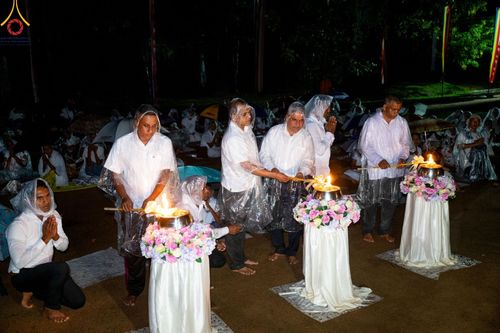 ภาพ No.141035:PhotoStory มหาศรัทธา ธรรมยาตราศรีลังกา EP.6 พิธีจุดวิสาขประทีป 6 วัด ถวายเป็น พุทธบูชา  โครงการสยาม-ลังกา ธรรมยาตรา  ฉลองเทศกาลวิสาขบูชาแห่งชาติ ศรีลังกา  บูชาธรรม 80 ปี หลวงพ่อธัมมชโย วันที่ 16 พฤษภาคม พ.ศ. 2567