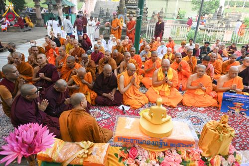 ภาพ No.179786:พิธีทอดกฐินสมทบ ณ วัดพุทธรัตน ทอดกฐินใต้ต้นพระศรีมหาโพธิ์ เมืองพุทธคยา ประเทศอินเดีย วันที่ 12 พฤศจิกายน พ.ศ. 2567