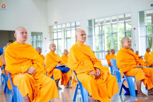 ภาพ No.239884:วันที่ ๒๒ - ๒๔ สิงหาคม พ.ศ. ๒๕๖๘ สัมมนารวมใจผู้นำบุญ บูชาธรรม ๘๑ ปี หลวงพ่อธัมมชโย กฐินสามัคคีทั่วไทย ๓๐,๐๐๐ วัด โครงการอุปสมบทบูชาธรรมมหาปูชนียาจารย์ ๓,๐๐๐ รูป รุ่นที่ ๑