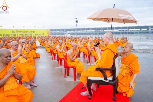 ภาพ No.182122:พระธรรมทายาทร่วมปฎิบัติธรรม รับฟังโอวาทจากหลวงพ่อทัตตชีโว และถ่ายภาพหมู่ประวัติศาสตร์ ณ ลานธรรมพระมหาธรรมกายเจดีย์  วัดพระธรรมกาย ในโครงการอุปสมบท บูชาธรรมมหาปูชนียาจารย์ วันที่ 13 ธันวาคม พ.ศ. 2567