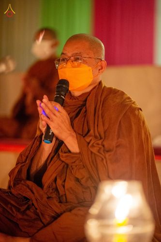 ภาพ No.76544:คณะสงฆ์และสามเณรบังกลาเทศ ปฎิบัติธรรมและจุดโคมประทีปถวายเป็นพุทธบูชา วันที่ 17 กุมภาพันธ์ พ.ศ. 2566