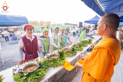 ภาพ No.198314:พิธีถวายภัตตาหารเป็นสังฆทาน แด่พระธรรมยาตรา ณ อนุสรณ์สถานบางปลา วัดบางปลา อำเภอบางเลน จังหวัดนครปฐม ในโครงการธรรมยาตรา กตัญญูบูชา มหาปูชนียาจารย์ พระมงคลเทพมุนี(สด จนฺทสโร) พระผู้ปราบมาร อนุสรณ์สถาน 7 แห่ง ปีที่ 13 วันที่ 20 มกราคม พ.ศ. 2568