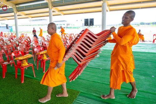 ภาพ No.211130:วันเสาร์ที่ 15 มีนาคม พ.ศ. 2568  การเตรียมงานของเจ้าหน้าที่ เพื่องานฉลองปทุมเจดีย์ ณ ศูนย์อบรมเยาวชนปัตตานี