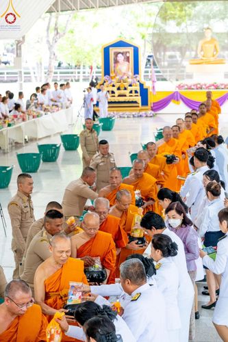 ภาพ No.138950:กิจกรรมเฉลิมพระเกียรติ สมเด็จพระนางเจ้าฯ พระบรมราชินี เนื่องในโอกาสวันเฉลิมพระชนมพรรษา พิธีเจริญพระพุทธมนต์ , ทำบุญตักบาตรพระสงฆ์ ถวายพระราชกุศล , พิธีถวายเครื่องราชสักการะ , และพิธีจุดเทียนถวายพระพรชัยมงคล วันที่ 3 มิถุนายน พ.ศ. 2567 ณ อาคารโถงช้าง วัดพ