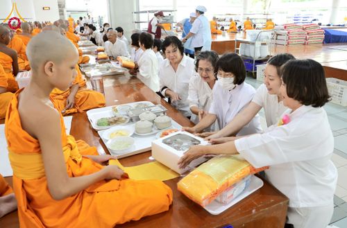 ภาพ No.226516:วันที่ 26 พฤษภาคม พ.ศ. 2568 พิธีบุพเปตพลี ครั้งที่ 164 ร่วมอุทิศบุญแด่หมู่ญาติที่ล่วงลับไปแล้ว และสืบทอดอายุพระพุทธศาสนา ณ หอฉันคุณยายอาจารย์ฯ วัดพระธรรมกาย