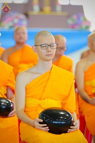 ภาพ No.223330:วันวิสาขบูชา วันอาทิตย์ที่ 11 พฤษภาคม พ.ศ. 2568 พิธีตักบาตร และปฎิบัติธรรม ณ สภาธรรมกายสากล วัดพระธรรมกาย